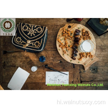 वयोवृद्ध खरीदार चीनी अखरोट गुठली हल्के टुकड़े